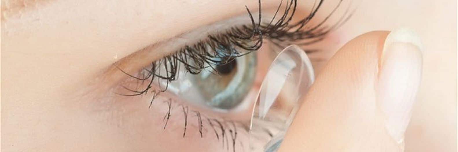 Adaptez des lentilles de contact correctrices