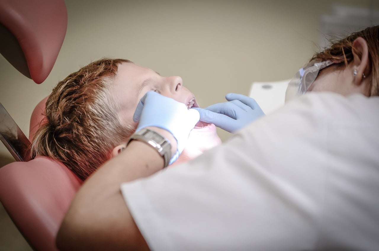 Comment contacter le service des soins dentaires PQR Pellegrin à Bordeaux ?